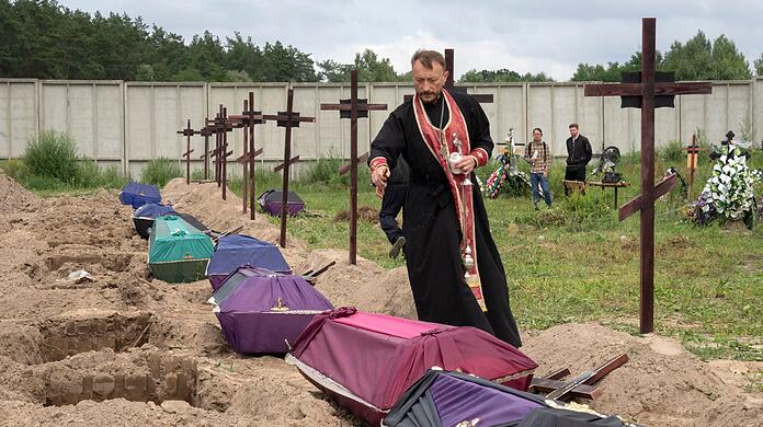 Im Zuge des russischen Angriffskrieges wurden viele Menschen getötet.