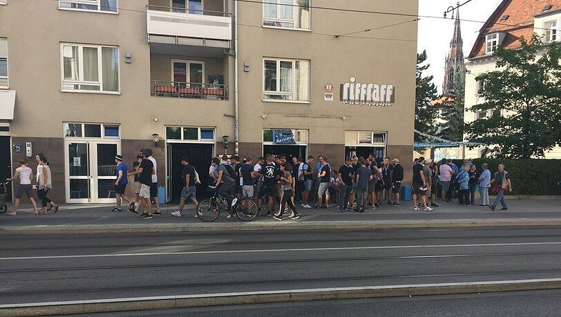 Spieltage sind Feiertage: Das galt immer vor dem Riffraff. Spieltage sind Feiertage: Das galt immer vor dem Riffraff.
