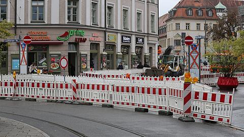 Mal wieder Baustelle: Am Pasinger Marienplatz geht es derzeit mal wieder chaotisch zu. Wie meistens, mögen jene hinzufügen, die oft hier sind.