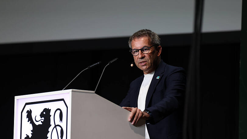 Gernot Mang spricht auf der Mitgliederversammlung des TSV 1860. Gernot Mang spricht auf der Mitgliederversammlung des TSV 1860.