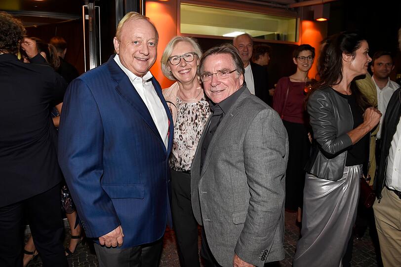 Ausnahmsweise mal ohne Kochschürze: Alfons Schubeck (l.), Hauptdarsteller Elmar Wepper und seine Frau Anita.