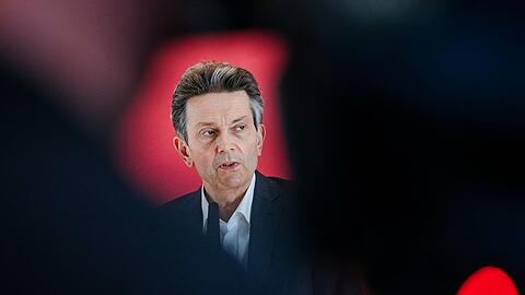 Rolf Mützenich warnt nach der Absage an Steinmeiers geplante Reise Kiew vor einer Einmischung in die deutsche Innenpolitik.