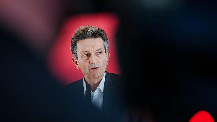 Rolf Mützenich warnt nach der Absage an Steinmeiers geplante Reise Kiew vor einer Einmischung in die deutsche Innenpolitik.
