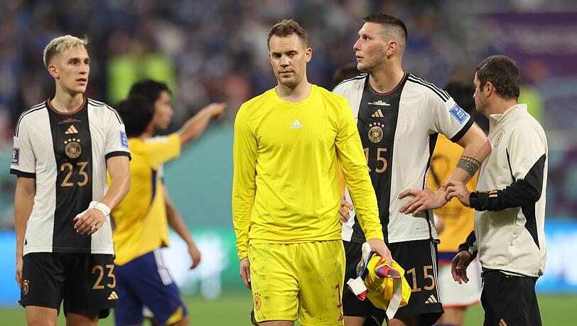 Die deutsche Abwehr um Nico Schlotterbeck (l) und Niklas Süle (r) war nicht sicher gegen Japan.