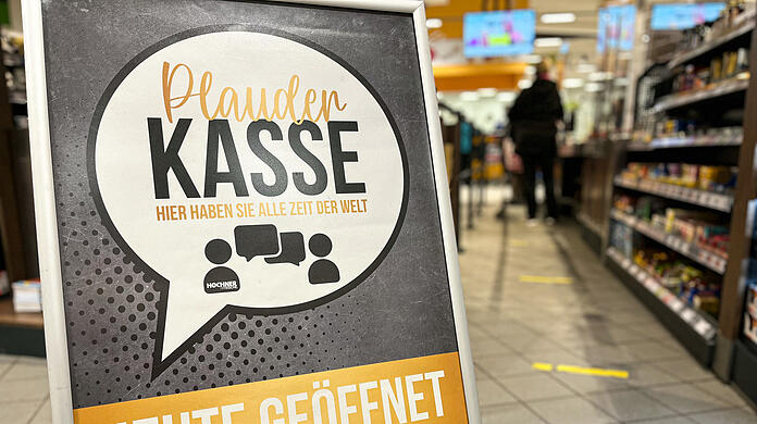 Hier darfs auch mal länger dauern - die Plauderkasse des Edeka Höchner.