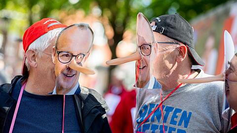 Rund um die Konferenz gingen zahlreiche Menschen auf die Stra&szlig;e.