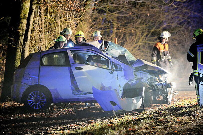 Unfall in der Gemeinde Egerer: Der Fahrer wurde bei dem Crash schwer verletzt. Die Bilder vom Unfallort.
