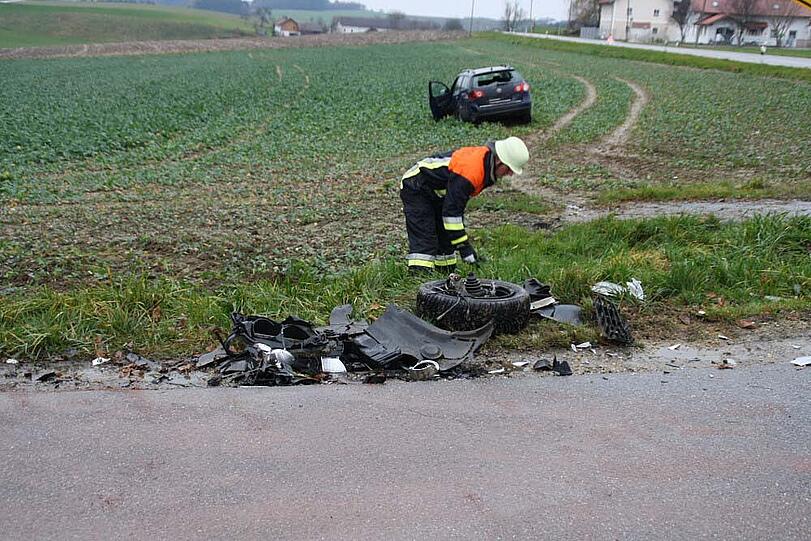 Auf einer Kreuzung prallten ein Opel Astra und ein VW Passat zusammen. Die Bilder.