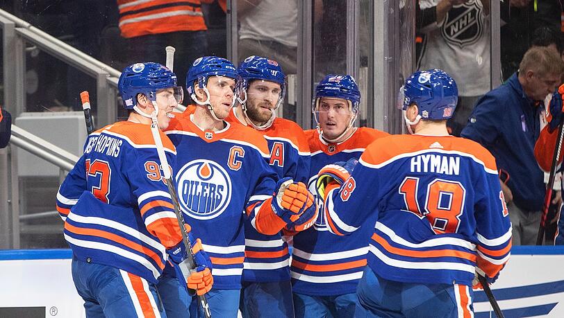 Erneut gefeierter Mann bei den Oilers: Leon Draisaitl (29).