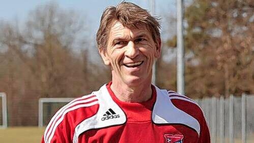 Trainer Klaus Augenthaler darf sich freuen: Es geht weiter mit der SpVgg Unterhaching. Trainer Klaus Augenthaler darf sich freuen: Es geht weiter mit der SpVgg Unterhaching.