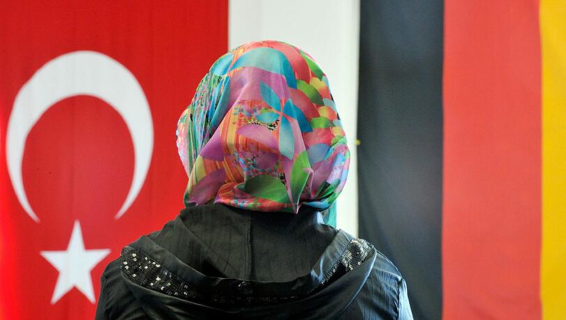 Immer mehr Türken stellen einen Asylantrag in Deutschland (Symbolfoto). Foto: Boris Roessler Immer mehr Türken stellen einen Asylantrag in Deutschland (Symbolfoto). Foto: Boris Roessler