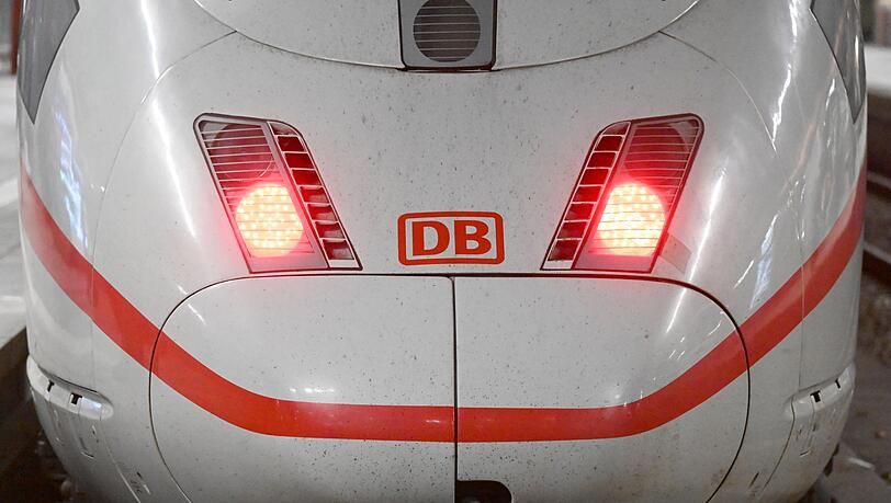 Die Jugendlichen sollen in mehreren Fällen auf Zügen mitgefahren sein - zum Teil bei Geschwindigkeiten von bis zu 280 Kilometer pro Stunde. (Symbolfoto)
