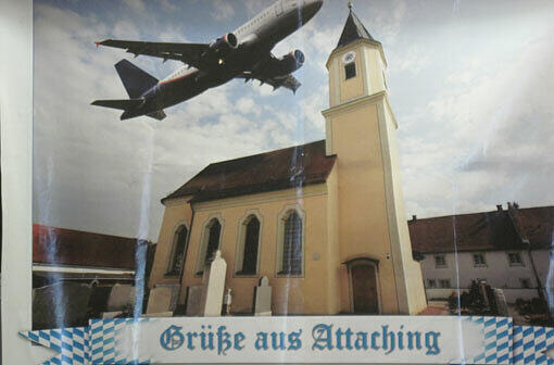 Protest-Plakat der Bürger-Initiative gegen die geplante dritte Startbahn des Münchner Flughafens: So sieht die Horror-Vision der Attachinger aus.