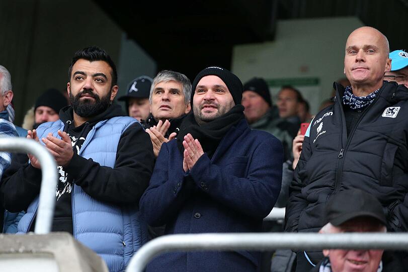 Wann werden Entscheidungen gefällt beim TSV 1860? Aufsichtsrats-Boss Yahya Ismaik (l.), Geschäftsführer Michael Scharold (M.) und Präsident Robert Reisinger.