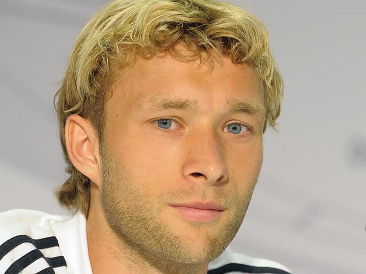 Der Leverkusener Simon Rolfes wird bei der WM 2010 nicht dabei sein, eine Knieverletzung verhindert seine Teilnahme