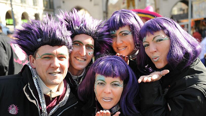 Faschingstreiben am Rosenmontag in der Fußgängerzone.