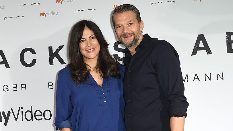 Die schwangere Bettina Zimmermann und ihr Freund Kai Wiesinger stehen für die Web-Serie "Der Lack ist ab" gemeinsam vor der Kamera. Die schwangere Bettina Zimmermann und ihr Freund Kai Wiesinger stehen für die Web-Serie "Der Lack ist ab" gemeinsam vor der Kamera.
