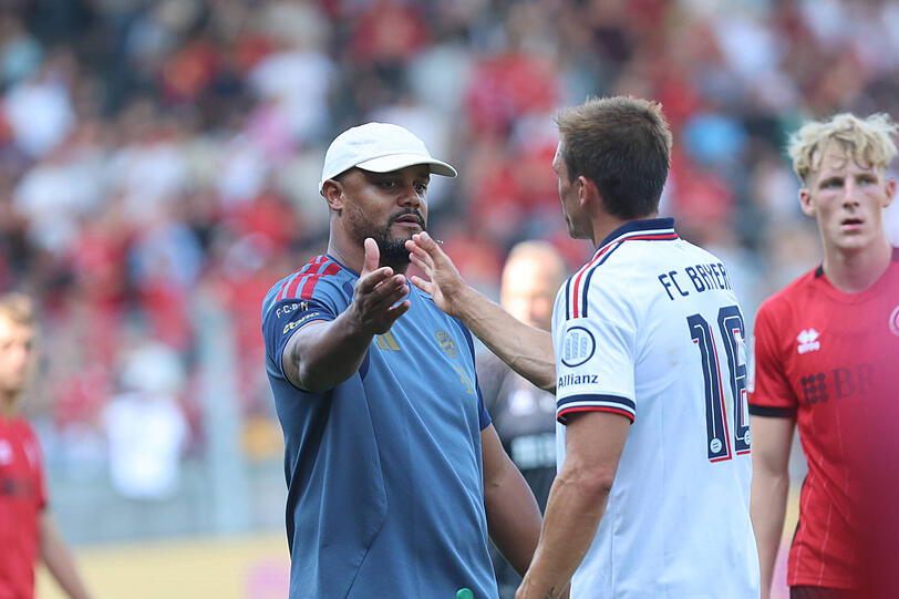 Bei Coach Vincent Kompany (l.) hat Palhinha keine Perspektive. Bei Coach Vincent Kompany (l.) hat Palhinha keine Perspektive.