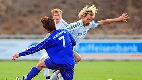 „Einer unserer stärksten Fußballer – und seine Einstellung ist immer top“: Sven Hannawald ist für den TSV Neuried II am Ball. „Einer unserer stärksten Fußballer – und seine Einstellung ist immer top“: Sven Hannawald ist für den TSV Neuried II am Ball.