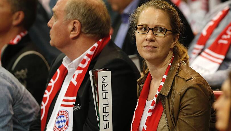 Uli Hoeneß (l.), Präsident des FC Bayern, besucht mit Tochter Sabine Hoeneß ein Spiel des FC Bayern Basketball. Uli Hoeneß (l.), Präsident des FC Bayern, besucht mit Tochter Sabine Hoeneß ein Spiel des FC Bayern Basketball.