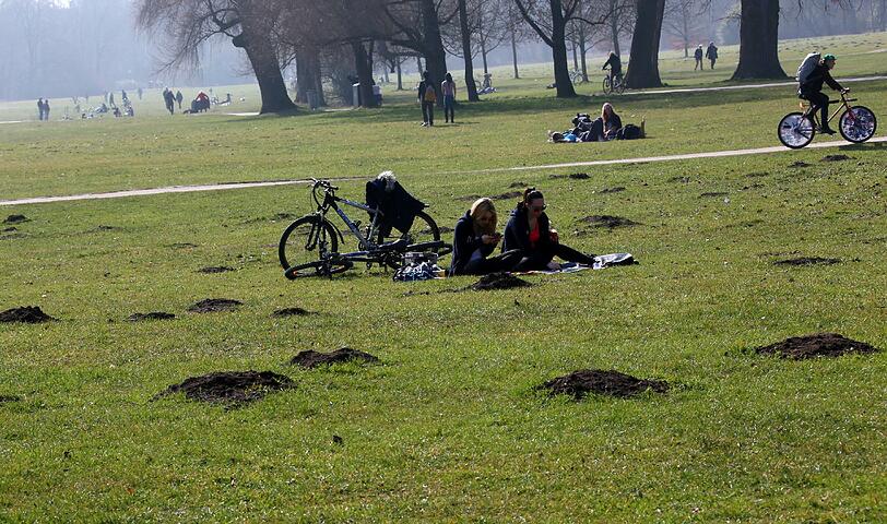 Sommer in der Stadt: München genießt den Frühling am Wochenende.