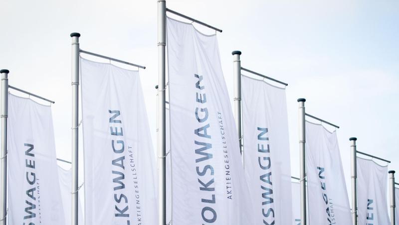 VW geht davon aus, dass rund zwei Jahre vor dem Oberlandesgericht Braunschweig und danach zwei weitere Jahre vor dem Bundesgerichtshof verhandelt wird.
