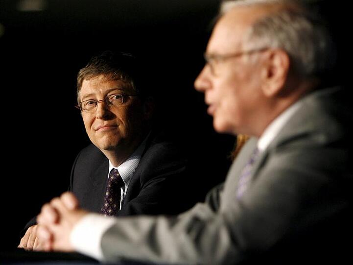 Bill Gates und Warren Buffett (r) sammeln Spenden