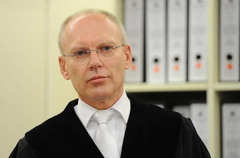 Auch der vorsitzende Richter Manfred Götzl ist sich sicher, dass der Zeuge nicht die Wahrheit sagt.