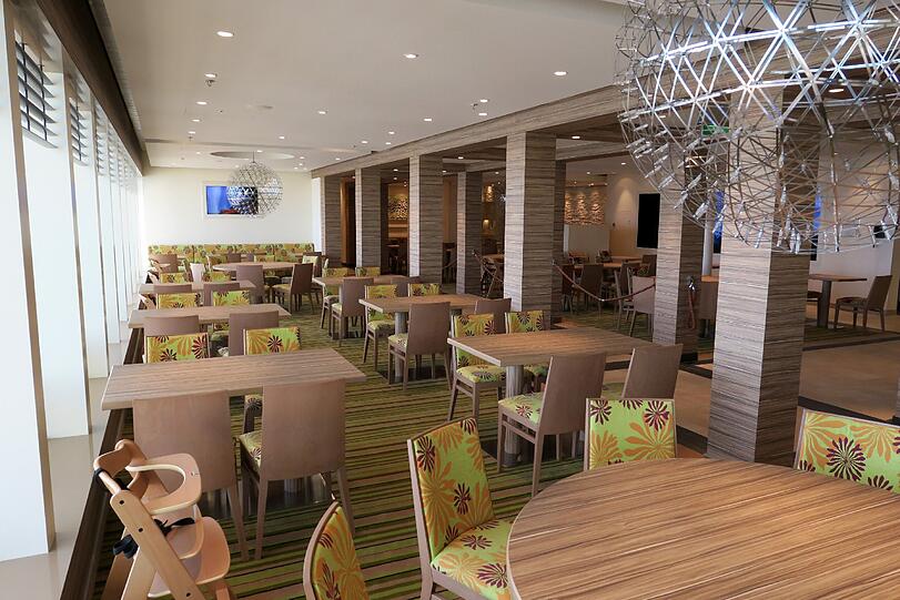 Bekannte Namen, neues Design: Die Restaurants an Bord - wie das "Weite Welt" - wurden teilweise komplett neu gestaltet.