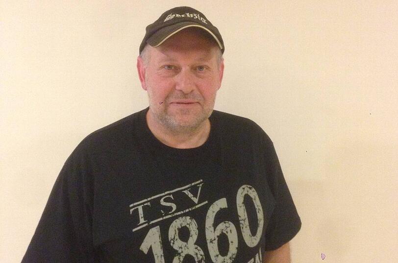 Das sagt 1860-Fan Anton Höchtl: "Diese Sprüche haben wir schon öfter gehört. Der Stoffers hat damals etwas Ähnliches gesagt. Im weitesten Sinne ist das ein blöder Spruch. Aber damit ist man gleich ein bisschen besser im Gedächtnis. Mich würde jetzt vor allem interessieren, wie die Bayern darauf reagiert haben."