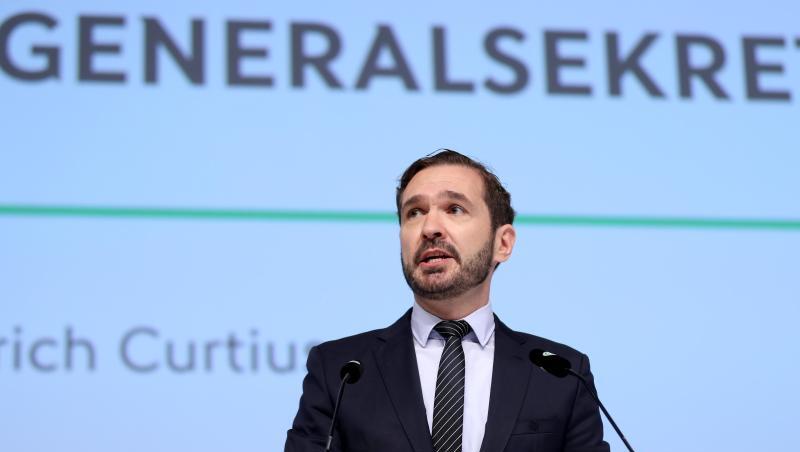 Rechnet im September wieder mit Länderspielen: DFB-Generalsekretär Friedrich Curtius. Rechnet im September wieder mit Länderspielen: DFB-Generalsekretär Friedrich Curtius.