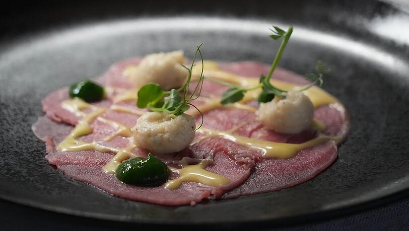 Carpaccio Di Manzo Con Parmigiano E Rucola.