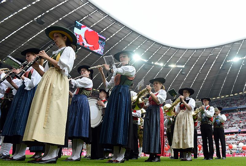 Drei Blaskappelen sorgen vor dem Spiel für gute Stimmung.