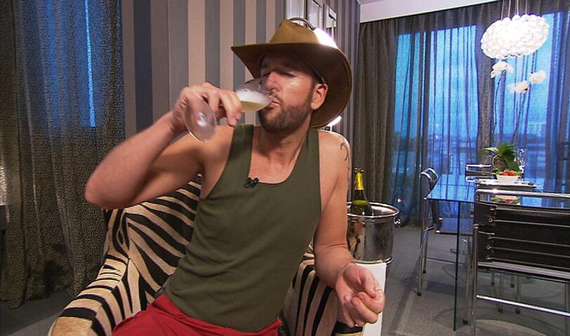 Wendler Balla Balla: Die Bilder von seinem Luxus-Dinner im Hotel und von seiner ENDGÜLTIGEN Verabschiedung aus dem Camp.