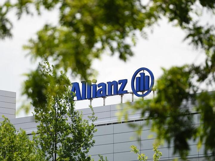 Das Logo und der Schriftzug der Allianz. Foto: Andreas Gebert/Archiv