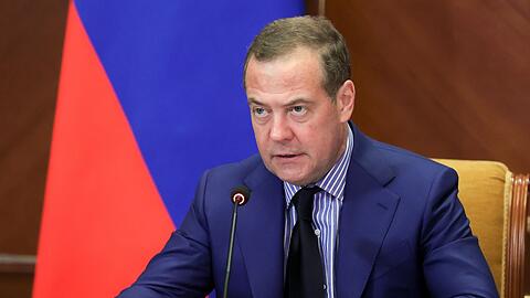 Der frühere russische Präsident Dmitri Medwedew kritisiert den möglichen künftigen Kanzler Friedrich Merz scharf. (Archivbild)