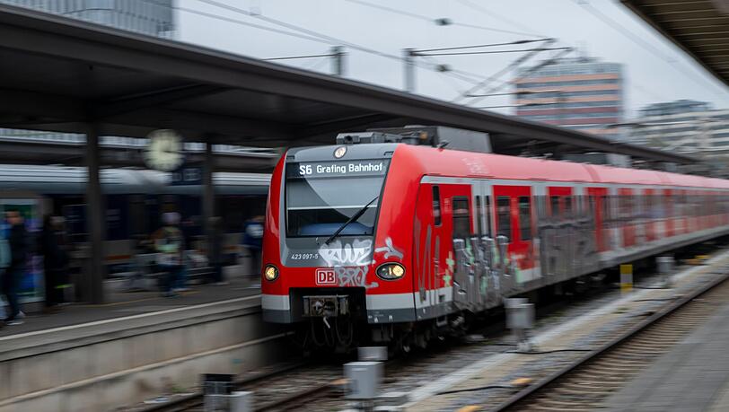 Die S-Bahnen am Münchner Ostbahnhof sollen Donnerstag wieder planmäßig fahren. (Archivbild)
