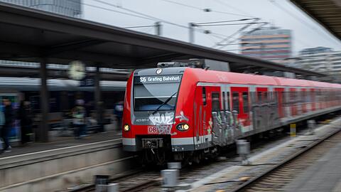 Die S-Bahnen am Münchner Ostbahnhof sollen Donnerstag wieder planmäßig fahren. (Archivbild)