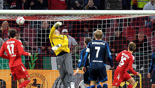 Gabor Kiraly: Die besten Bilder vom Löwen-Keeper - auf dem Rasen und abseites des Platzes Gabor Kiraly: Die besten Bilder vom Löwen-Keeper - auf dem Rasen und abseites des Platzes
