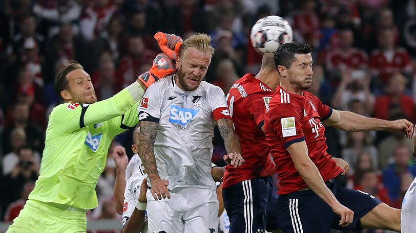 "Es ist sehr kompliziert gegen ihn", sagt 1899-Torwart Oliver Baumann (l.) vor dem Spiel gegen die Bayern und Robert Lewandowski (r.): "Er ist eiskalt."