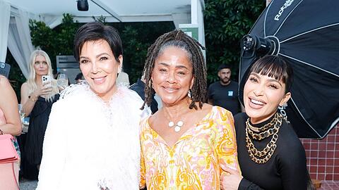 Kris Jenner, Doria Ragland und Kim Kardashian (v.l.) bei einer Charity-Gala in Los Angeles.