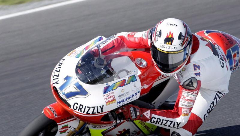 Wollte eigentlich in die 250-er-Klasse wechseln: Stefan Bradl, der jetzt doch weiter bei den 125ern bleiben muss. Wollte eigentlich in die 250-er-Klasse wechseln: Stefan Bradl, der jetzt doch weiter bei den 125ern bleiben muss.