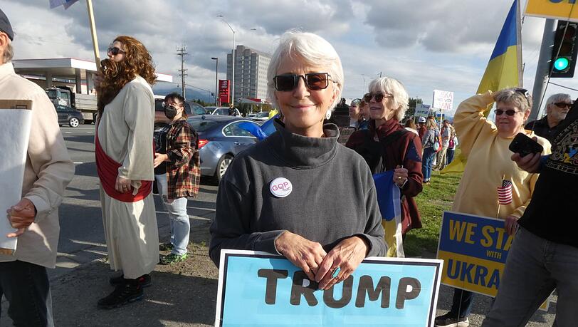 Petra kann nicht verstehen, warum Trump dem Kremlchef "den roten Teppich" ausrollt.