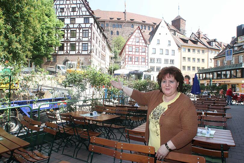 Für 140 Gäste hat Wirtin Inge Gerber in ihrem Schlenkerla draußen Platz, niederlassen will sich dort derzeit aber kaum jemand.