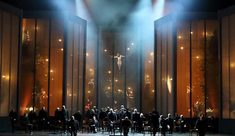 Szenen aus Donizettis "La Favorite" im Nationaltheater.