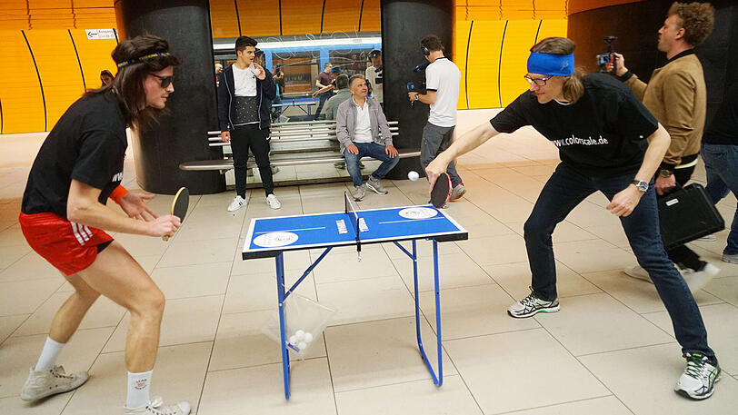 Ein Tischtennis-Match in der fahrenden U-Bahn oder am Bahnsteig &ndash; das war am Sonntag beim zweiten "Münchner U-Bahn Tischtennis-Turnier" möglich. Die Bilder.