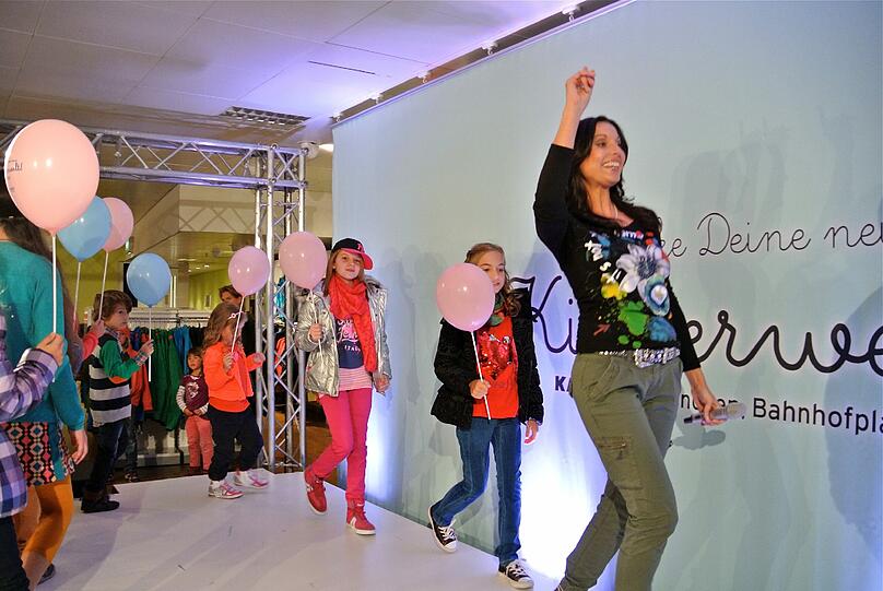 Tolle Show: 25 junge Laufsteg-Talente präsentierten am Samstag in der neuen Kinderwelt bei KARSTADT am Bahnhofplatz Mode-Trends