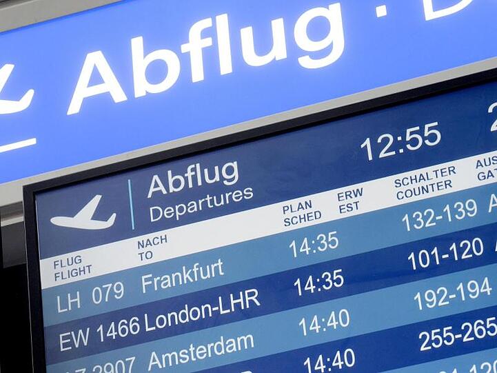 Fliegen wird voraussichtlich teurer - Frühbucher sind aber von der geplanten Steuer auf Flugtickets nicht betroffen.