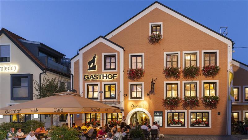 Das Traditionshotel Die Gams am Marktplatz in Beilngries. Das Traditionshotel Die Gams am Marktplatz in Beilngries.