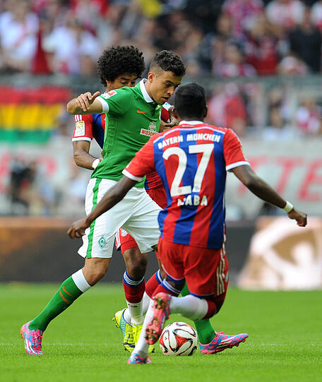 David Alaba: 

Der Duracell-Hase, der bis zum Bremen-Spiel noch keine Minute der laufenden Saison verpasste, lief und lief und lief. Ließ sich selbst durch einen Schlag auf das Sprunggelenk nicht stoppen. Spielte sogar noch den Ball, als er sich eigentlich behandeln lassen wollte. Bereitete zwei Tore vor. Nur Guardiola stoppte ihn, als er ihn nach 45 Minuten sicherheitshalber raus nahm.

NOTE: 2